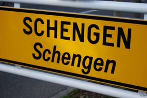 What would be the economic consequences of abandoning the Schengen agreements?