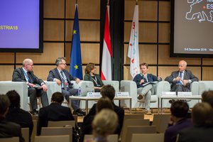 Les travaux du programme ESPON, et les services publics transfrontaliers Les travaux du programme ESPON, et les services publics transfrontaliers