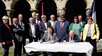 Signature of an agreement at the French-Spanish border