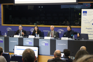 "Europe, countries, territories: a dialogue of the deaf?" "Europe, countries, territories: a dialogue of the deaf?"