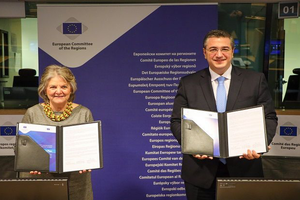 Strengthen cross-border cooperation in Europe, one of the five priority areas of the Joint Action Plan Plan signed by the European Commission and the CoR Strengthen cross-border cooperation in Europe, one of the five priority areas of the Joint Action Plan Plan signed by the European Commission and the CoR