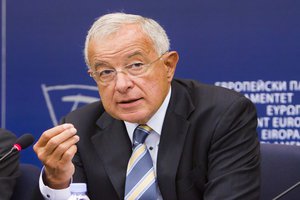 Elections européennes : "le groupement européen, outil de la coopération transfrontalière" par Alain Lamassoure, vice- président de la MOT Elections européennes : "le groupement européen, outil de la coopération transfrontalière" par Alain Lamassoure, vice- président de la MOT